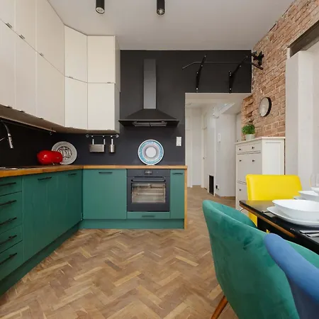 Modern With 2 Bedrooms Close To The Pge Stadium By Renters