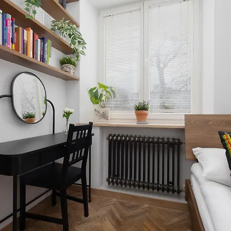 Modern With 2 Bedrooms Close To The Pge Stadium By Renters
